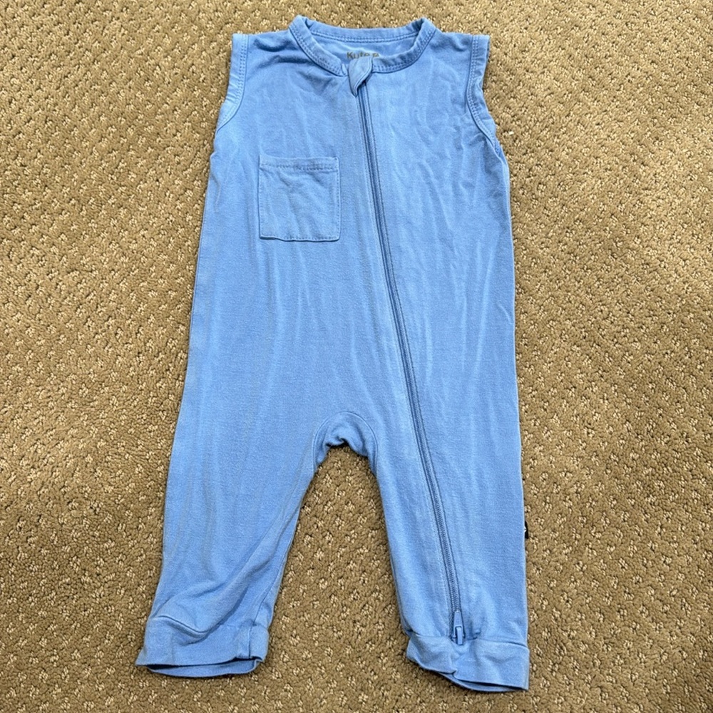 Kyte Baby short sleeve zippered romper in periwinkle